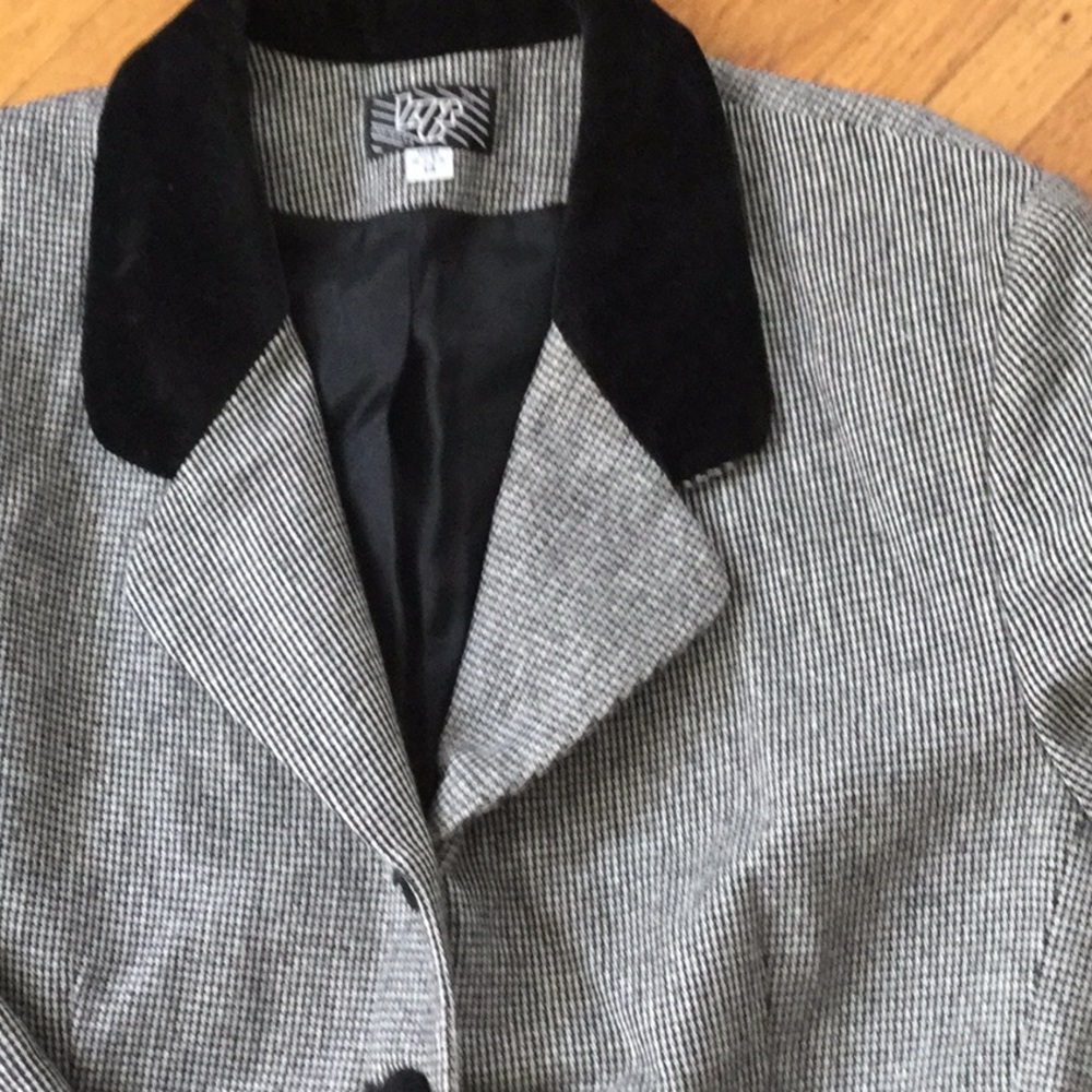 Black/white wool skirt suit 14